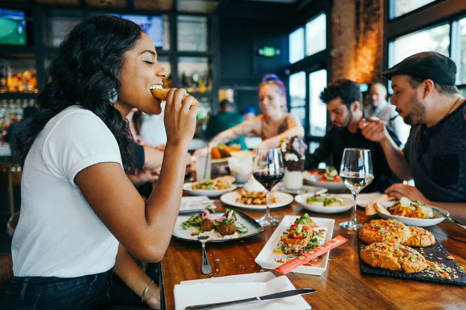 Tips for maintaining a healthy diet while eating out